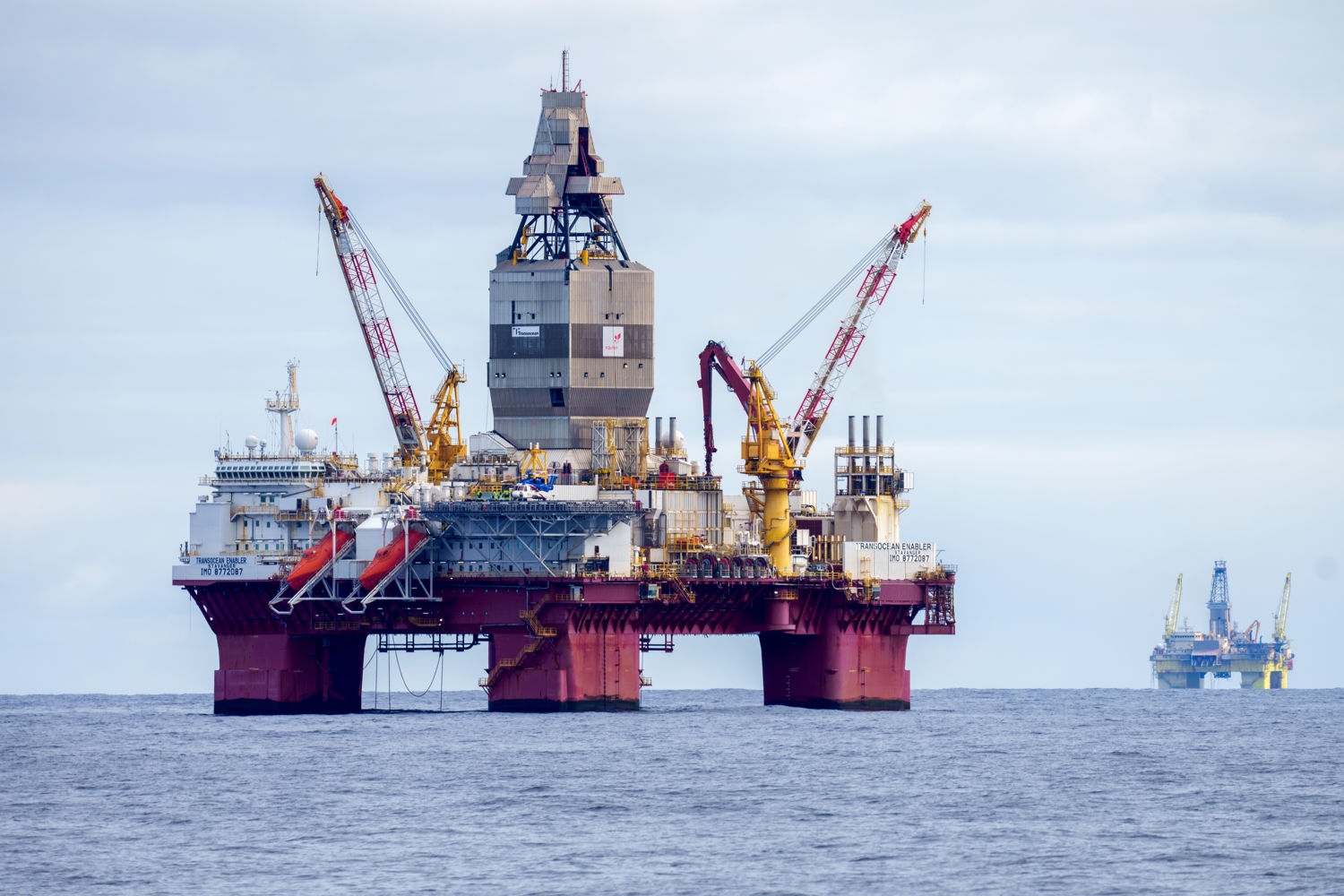 Borerigger ved Johan Castberg-feltet i Barentshavet. Frp vil nå konsekvensutrede Barentshavet Nord for olje- og gassproduksjon.