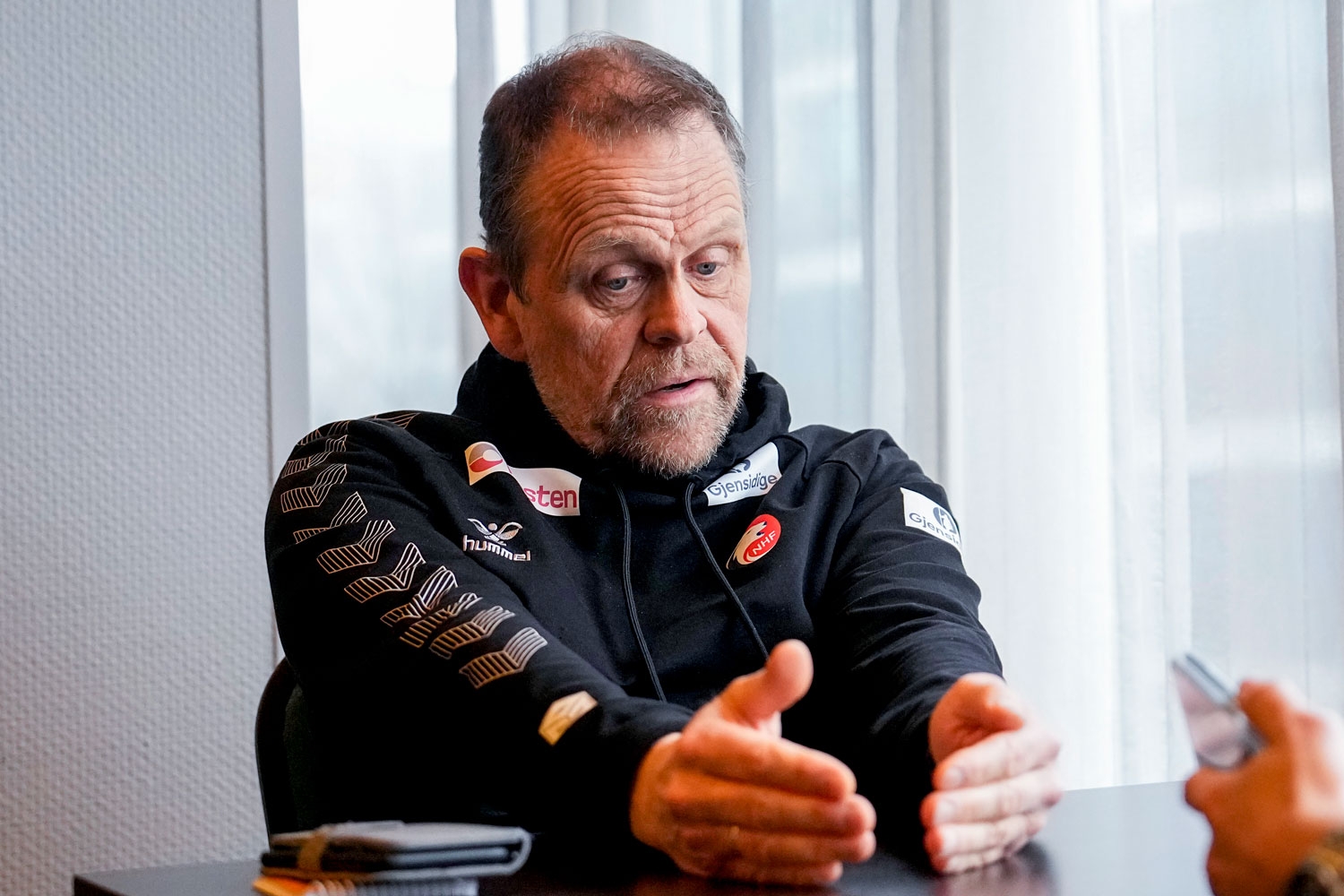 Norges landslagstrener Thorir Hergeirsson møter pressen før de møter Østerrike i EHF EURO Cup i morgen og på søndag.