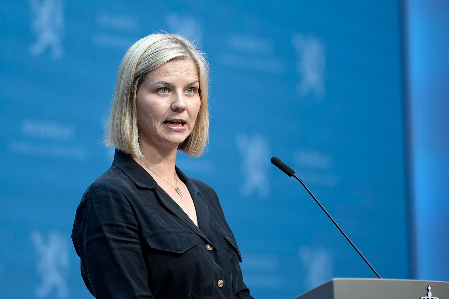 Kunnskaps- og integreringsminister Guri Melby (V) presenterte fredag de nye reglene for utenlandsreiser.