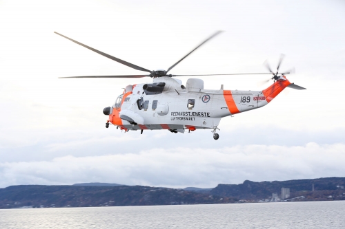 Leveringen av de nye redningshelikoptrene er forsinket og Forsvaret har nå signert en ny fire år lang vedlikeholdskontrakt for de eksisterende Sea King-helikoptrene.