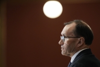 Sanksjonsvåpenet benyttes selektivt mot land som bryter folkeretten, og det sender et signal om dobbeltmoral, sier utenriksminister Espen Barth Eide (Ap).